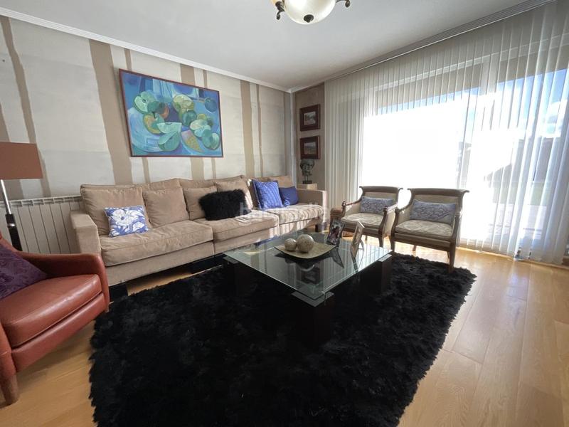 Foto b3724c1b-4014-4253-9327-509949597c99. Casa pareada en urbanizacion campo de golf Cirueña 49 espectacular chalet en el campo de golf . (la rioja). dispone de jardin privado asi como piscinas y zonas verdes . en Cirueña