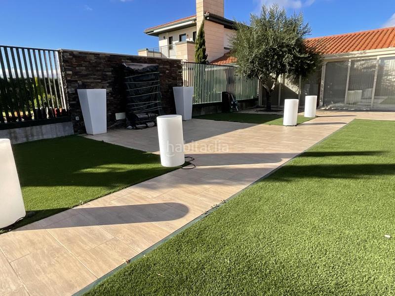 Foto b7cc8889-a5bb-4b32-8d62-aa75a763babf. Casa pareada en urbanizacion campo de golf Cirueña 49 espectacular chalet en el campo de golf . (la rioja). dispone de jardin privado asi como piscinas y zonas verdes . en Cirueña