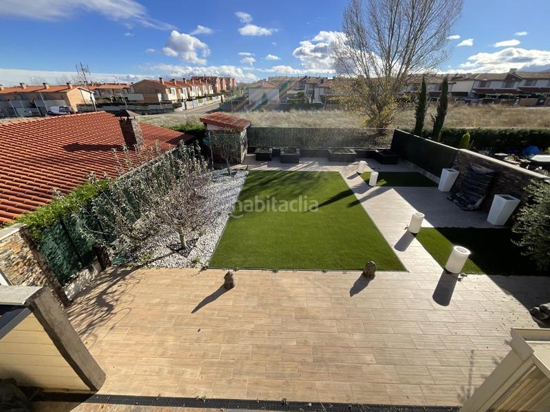 Foto c09eba65-eede-4c64-8a13-c79e3937e8f8. Casa pareada en urbanizacion campo de golf Cirueña 49 espectacular chalet en el campo de golf . (la rioja). dispone de jardin privado asi como piscinas y zonas verdes . en Cirueña