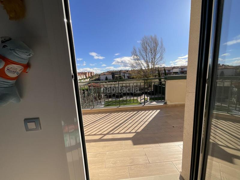 Foto d3d90d2d-cf57-4bc8-9709-0f4e4a413d75. Casa pareada en urbanizacion campo de golf Cirueña 49 espectacular chalet en el campo de golf . (la rioja). dispone de jardin privado asi como piscinas y zonas verdes . en Cirueña