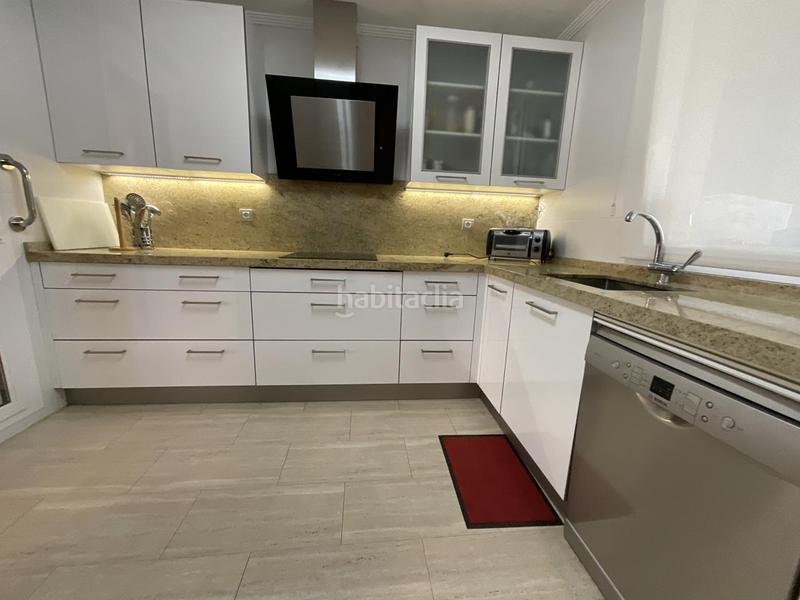 Foto d63bf345-3340-42c0-9cc9-8e50c50f747e. Casa pareada en urbanizacion campo de golf Cirueña 49 espectacular chalet en el campo de golf . (la rioja). dispone de jardin privado asi como piscinas y zonas verdes . en Cirueña