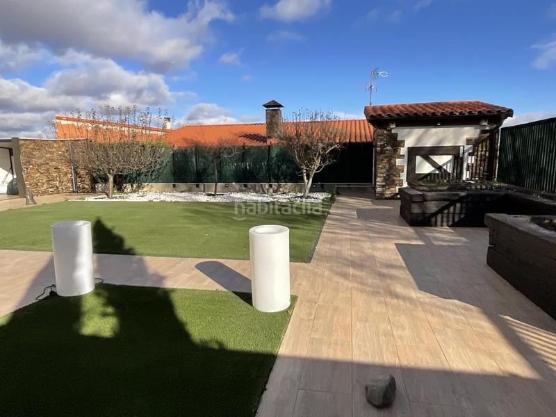 Foto e810872f-117d-4b71-9fda-23c70d321d83. Casa pareada en urbanizacion campo de golf Cirueña 49 espectacular chalet en el campo de golf . (la rioja). dispone de jardin privado asi como piscinas y zonas verdes . en Cirueña