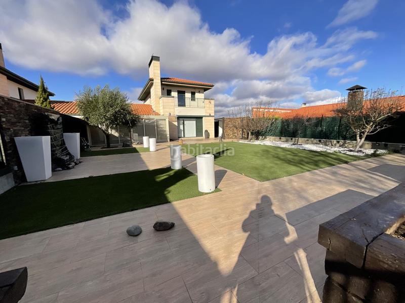 Foto f7840a44-5ff1-453c-a89a-4ba7cc54c6dd. Casa pareada en urbanizacion campo de golf Cirueña 49 espectacular chalet en el campo de golf . (la rioja). dispone de jardin privado asi como piscinas y zonas verdes . en Cirueña