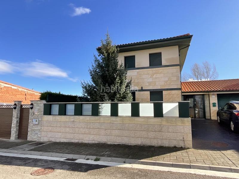 Foto f7ada9dc-37a3-4ac9-8f4f-aed7991cd14c. Casa pareada en urbanizacion campo de golf Cirueña 49 espectacular chalet en el campo de golf . (la rioja). dispone de jardin privado asi como piscinas y zonas verdes . en Cirueña