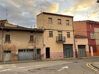 Casa en Calle san antonio mara claret 1. Casa completa compuesta de garaje con puerta automatica y dos vi