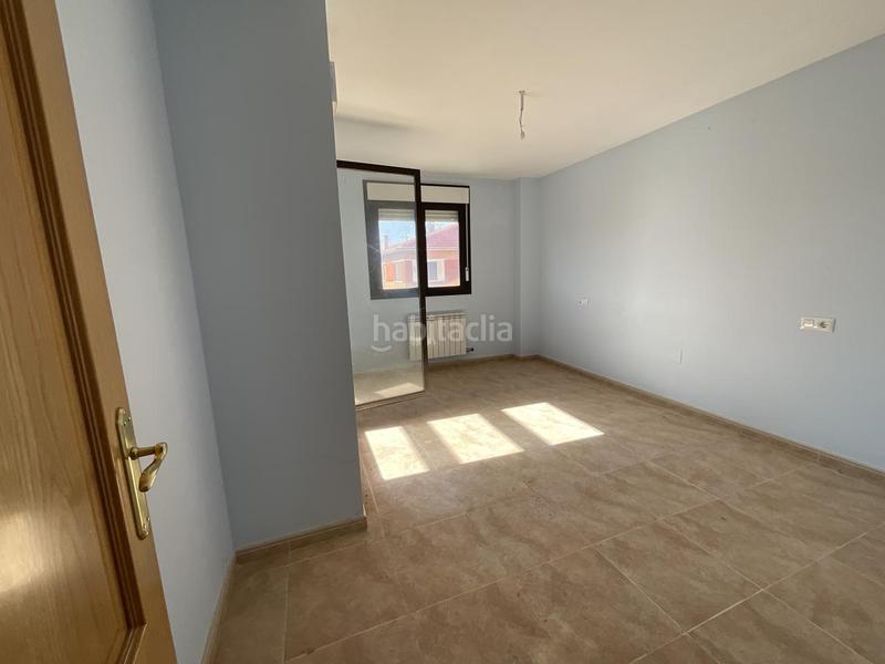 Foto 822acfa4-bd42-401b-ae96-db1da257d9b1. Reihenhaus mit kamin parking in Alesanco