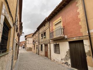 Casa adossada  Calle santiago 21. Casa con su terreno y pajar en grañón. (la rioja).