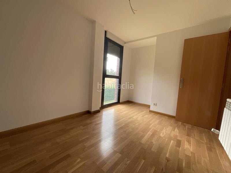 Foto 0a1f6388-e131-4f59-aa24-4417c1ab1e0e. Piso en avenida la rioja 104 espectacular vivienda en el campo de golf (la rioja). en Cirueña