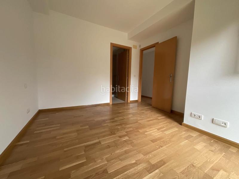 Foto 8b5a170e-da44-4d04-8af7-92ea881a7e6d. Piso en avenida la rioja 104 espectacular vivienda en el campo de golf (la rioja). en Cirueña