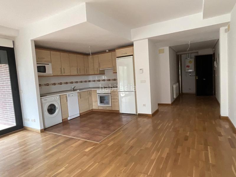 Foto 98d9c832-1331-4a73-adf7-c3ac39cd57f0. Piso en avenida la rioja 104 espectacular vivienda en el campo de golf (la rioja). en Cirueña