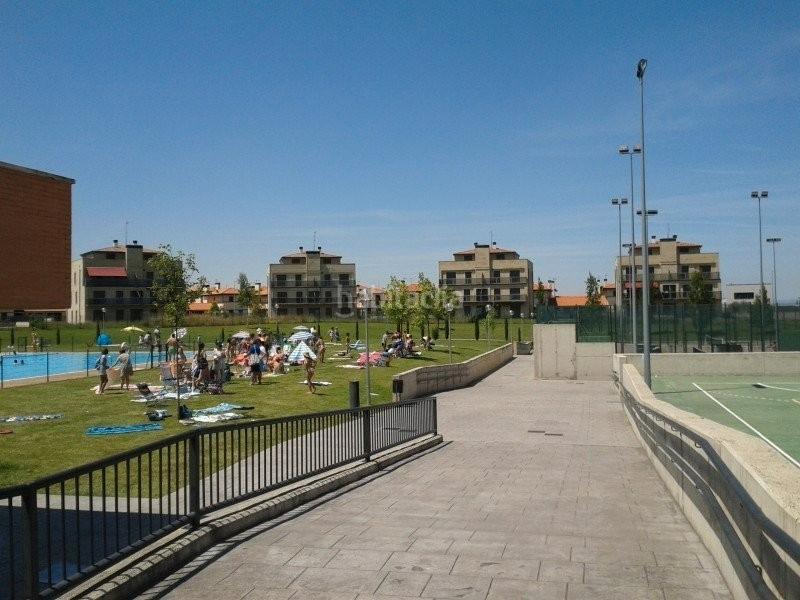 Foto 56c9b76d-9a06-41db-a040-b8aa116c0729. Reihenhaus mit heizung pool in Cirueña