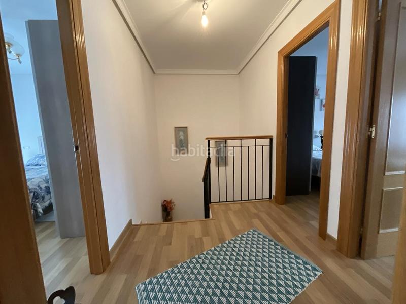 Foto 014b85b8-d0dc-40d1-8d28-678be807bfc1. Casa adossada amb calefacció a Alesanco