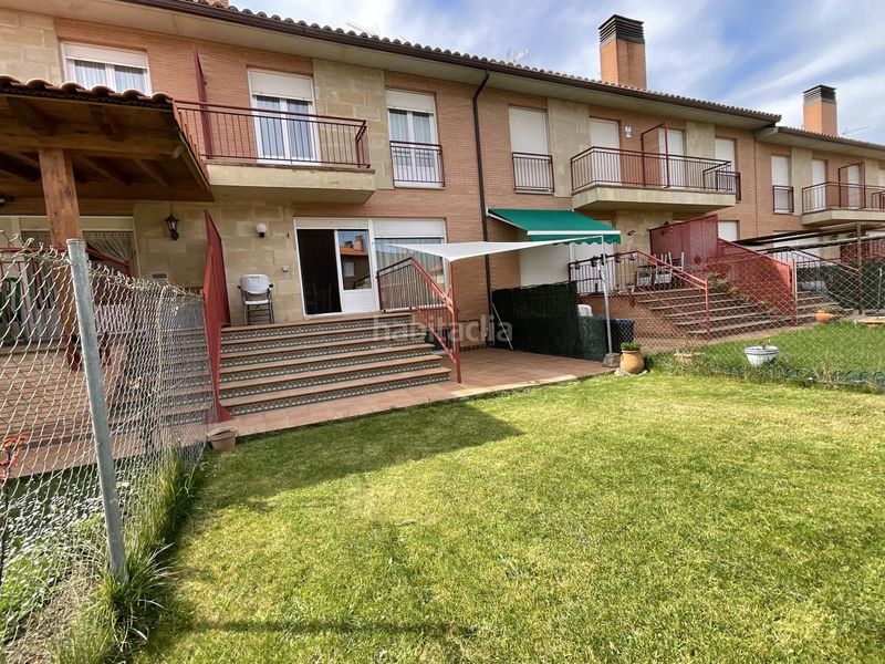 Foto 1a43e1d4-d43f-48e3-84bb-e05d2b4fe272. Casa adossada amb calefacció a Alesanco