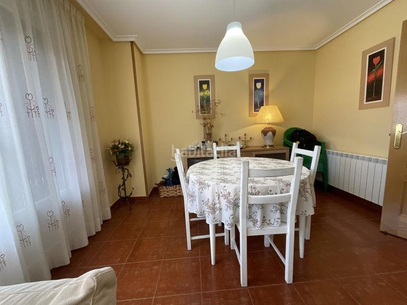 Foto 7c688080-344e-4bbc-8e99-21375fee12d3. Casa adossada amb calefacció a Alesanco