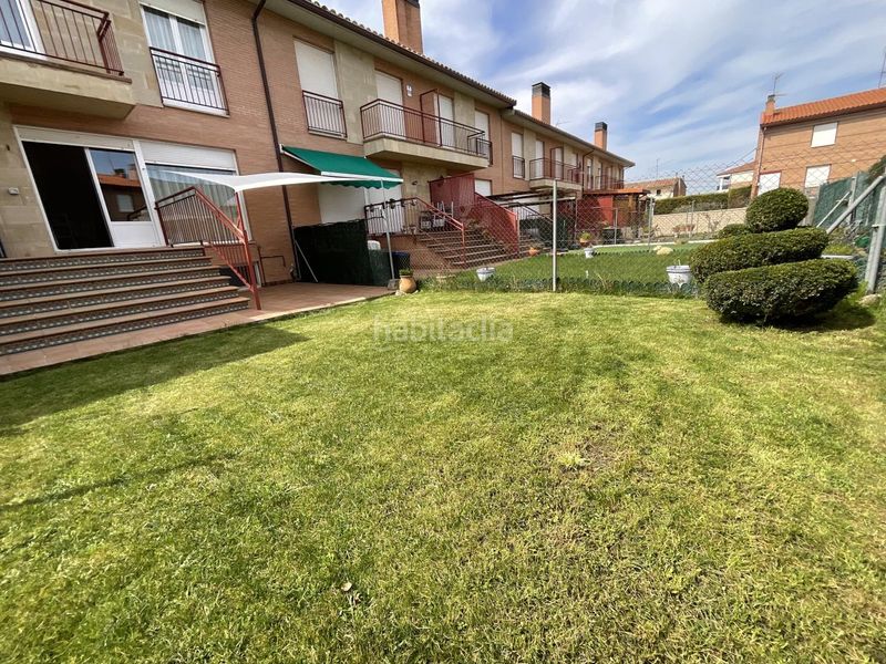 Foto e53403e4-a1d8-47b9-8c05-6924a6382a15. Casa adossada amb calefacció a Alesanco