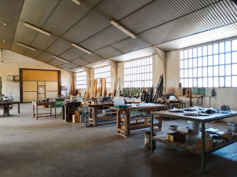Foto a0475be5-bb3e-4268-a1c3-4796258ee718. Industrial building in Santo Domingo de la Calzada