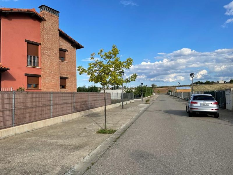 Foto eb23417b-419f-4183-ade4-54a0716440c1. Terreny residencial a Hervías