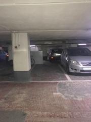 Autoparkplatz in Gros. Plaza de parking a la venta en gros