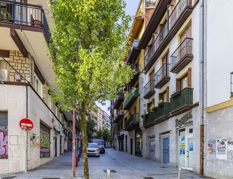 Foto cd067799-1124-46d6-b6b9-bcaf8a37f3da. Local comercial a Hernani