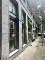 Local Comercial  Torcuato luca tena kalea. Local amplio con capacidad para 4 coches  gran oportunidad de in