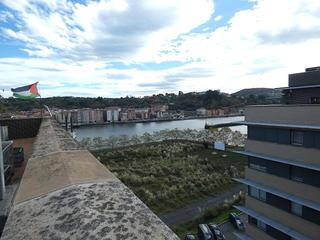 Pis a Lasesarre. Atico en urban