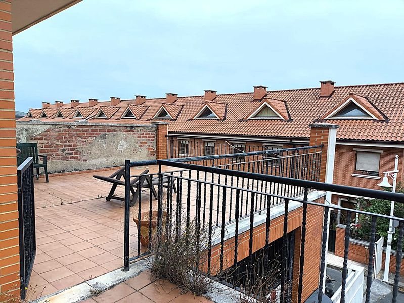 Foto 54481653-eb01-4a76-9dfb-e31588c0ec66. Casa adossada amb calefacció aparcament a Brazomar Castro - Urdiales