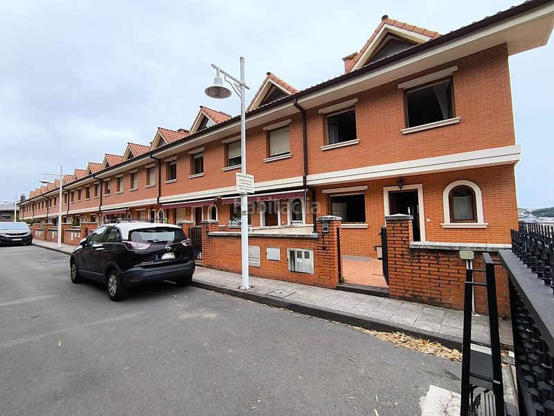 Foto e057a2da-85a0-48fc-be21-4fa283db9048. Casa adossada amb calefacció aparcament a Brazomar Castro - Urdiales