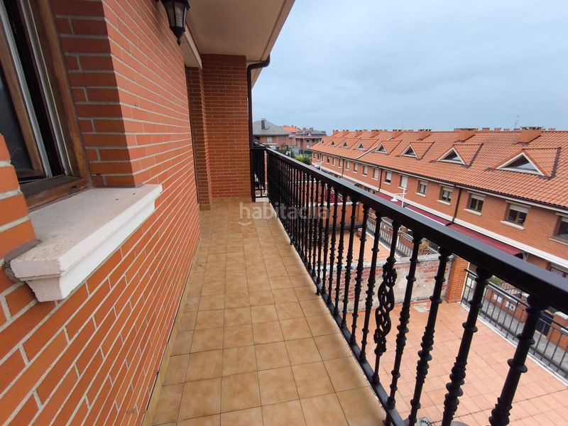 Foto e5044a0d-a52a-41c5-8201-4757454e7128. Casa adossada amb calefacció aparcament a Brazomar Castro - Urdiales