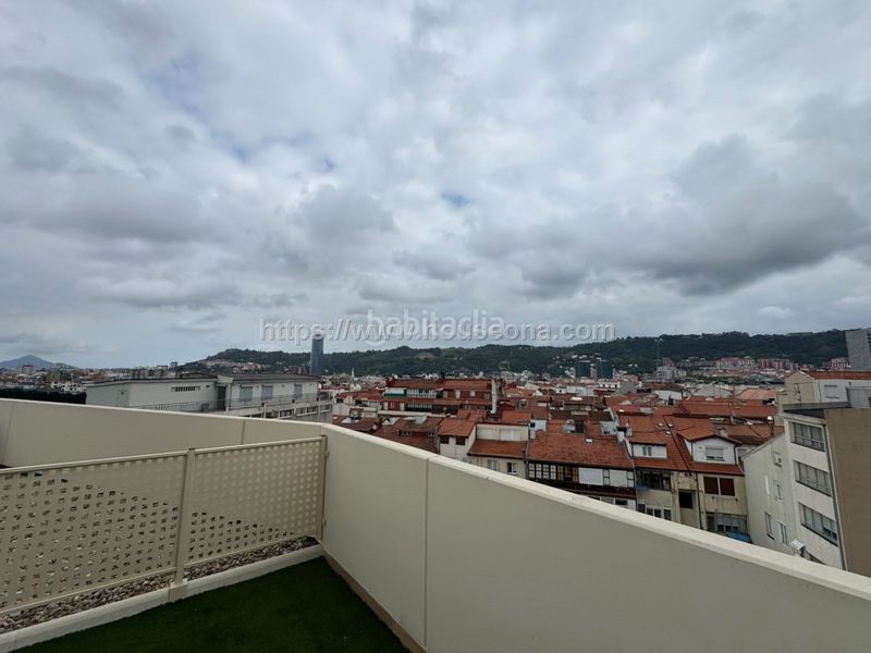 Foto 9a8bde96-60a5-4dea-8f16-33450a13b3f7. Àtic amb calefacció aparcament a Zabalburu Bilbao