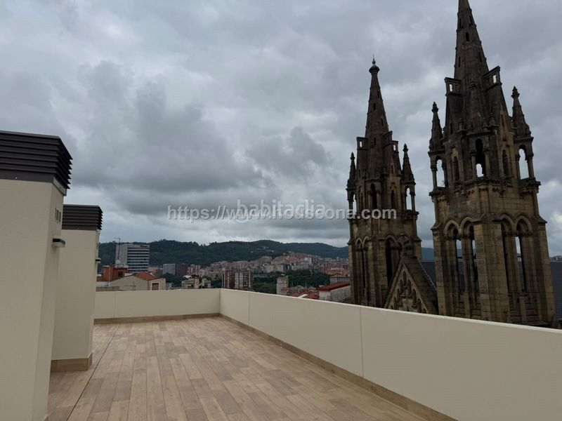 Foto f0eea2d1-6aa5-4853-a35e-87f824a0b6f8. Àtic amb calefacció aparcament a Zabalburu Bilbao