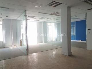 Rent Office space in Ensanche - Moyua - Diputación. Perfecta oficina en el ensanche con baños dentro de ella
