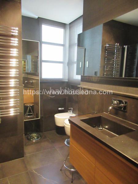 Foto a4294269-b67b-4a62-baec-94e7595dc0e4. Pis a Abandoibarra - Guggenheim Bilbao