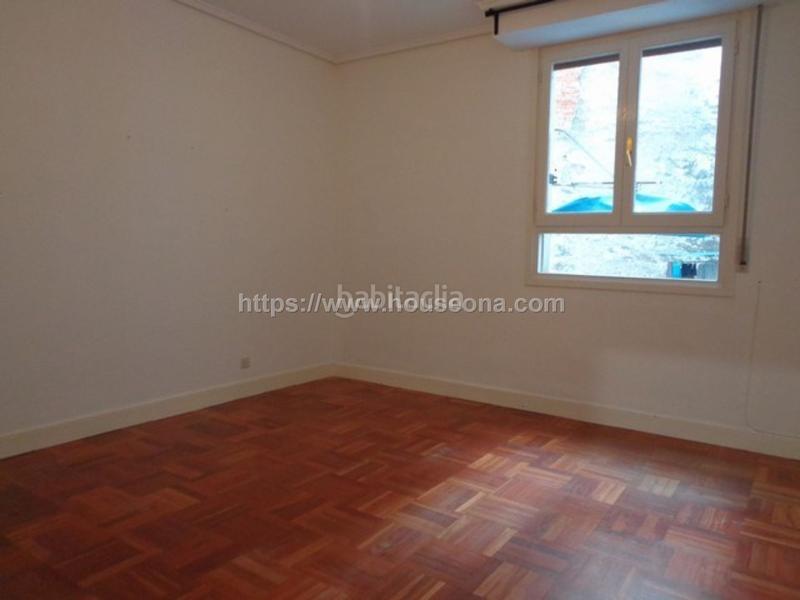 Foto cf7b248d-c65b-47ea-b80d-ffb826b34b6e. Miete etagenwohnung in Ensanche - Moyua - Diputación Bilbao