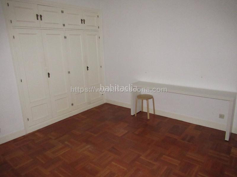 Foto d9fb08bf-6bc9-49f4-b897-57c8a9db81d4. Miete etagenwohnung in Ensanche - Moyua - Diputación Bilbao