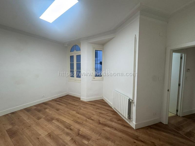 Foto 92fcdbb6-ecf6-4438-8abc-d4613e3fcc37. Location bureau dans Albia Bilbao