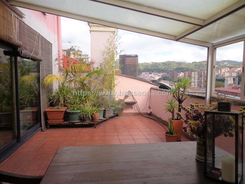 Foto 25f6c2f2-8e89-4d9a-ab13-6bf75e641cdc. Rent penthouse with heating in Zabalburu Bilbao