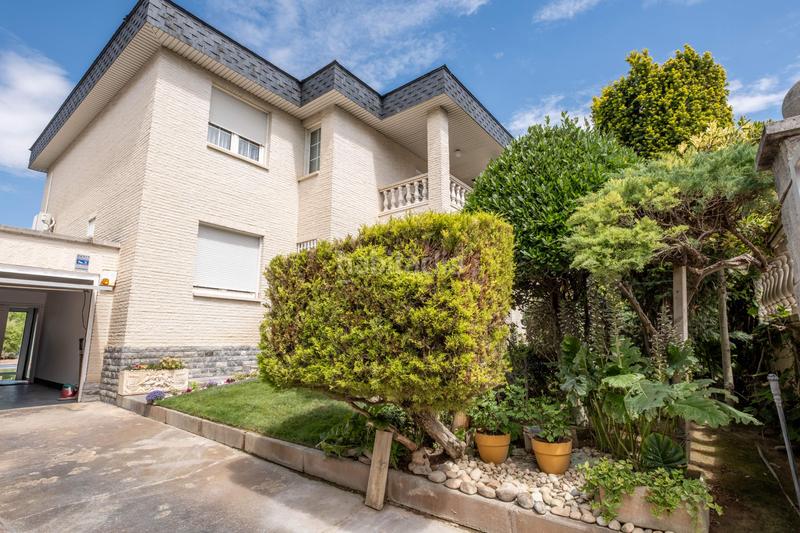 Foto 06361533-0991-4a11-ab8b-01981c490b61. Xalet amb calefacció aparcament piscina a Venta del Olivar Zaragoza