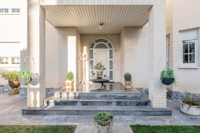 Foto 57d7b8b1-20d3-4c57-9eb3-d4b9fdb2e33d. Xalet amb calefacció aparcament piscina a Venta del Olivar Zaragoza