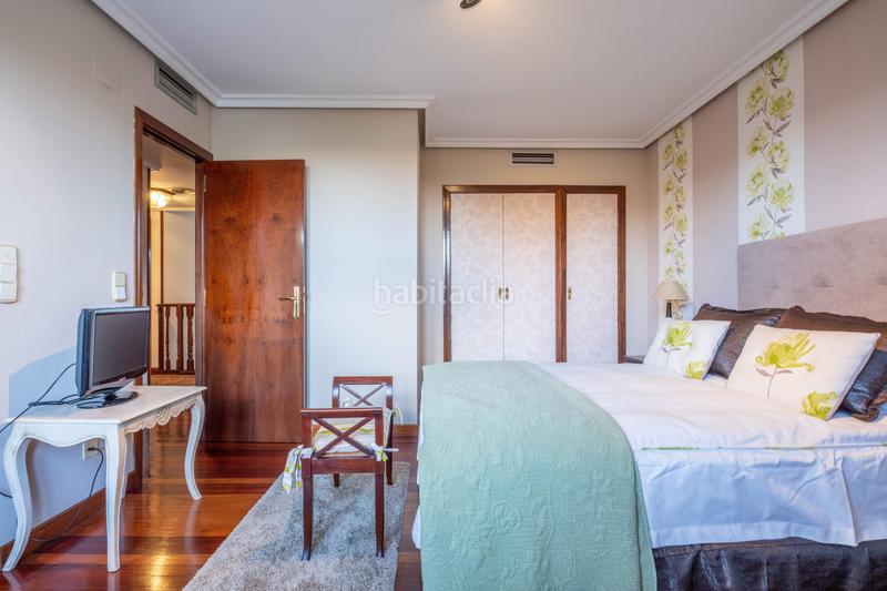 Foto ec5c4d39-ddf9-4b18-8b88-f04c3a58f8c1. Xalet amb calefacció aparcament piscina a Venta del Olivar Zaragoza