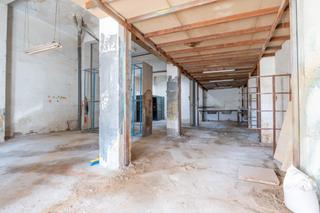 Local commercial à Calle san vicente ferrer 19. Local diáfano en oliver