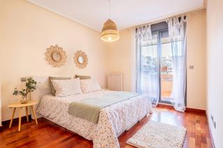 Piso en Calle ibón de catieras 5. Tu hogar soñado en la mejor zona de miralbueno