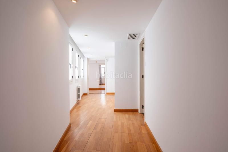 Foto 383e57d3-4799-4fd8-9aa3-78cca16c94f3. Ático en calle blancas vive en el corazón con espacio, luz y muchas posibilidades en Zaragoza