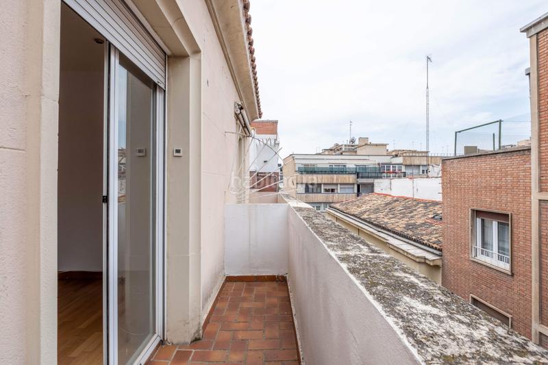 Foto 52bc777d-9ebd-4081-a686-f0d6b6dc79e0. Ático en calle blancas vive en el corazón con espacio, luz y muchas posibilidades en Zaragoza