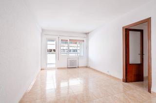 Appartement à Calle jorge cocci 3. Tu nuevo hogar con doble terraza junto al parque bruil