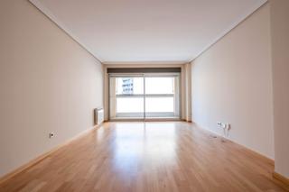 Rent Flat in Casas (doctor) 4. Magnífica vivienda en el centro de zaragoza, con terraza, garaje