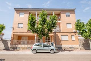 Pis a Calle joaquin costa 18. Tu nuevo hogar, con doble terraza y a solo 20 minutos de zaragoz