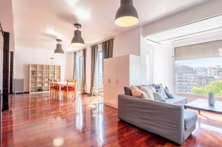 Rent Flat  Calle gran vía. Luminoso piso de 3 habitaciones en plena gran vía  amueblado, co