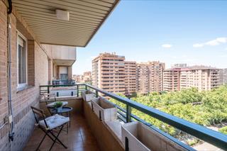 Etagenwohnung in Avenida juan carlos i 23. Vivir frente a aragonia tu piso ideal en una de las zonas más de
