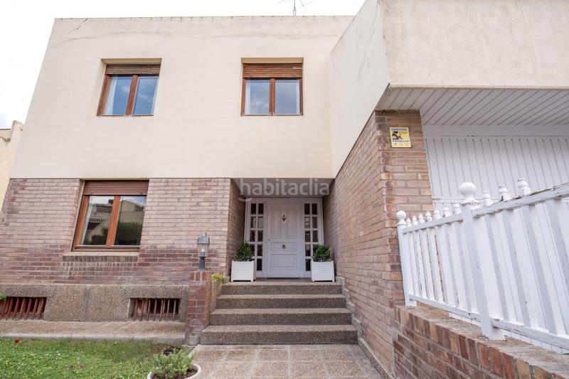 Foto 05f11eb7-45b5-4d5d-b25d-27531255ace1. Chalet con riscaldamento parcheggio piscina in La Almozara Zaragoza