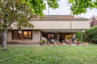 Chalet  Calle calle de alfredo kraus, 5. Vive a lo grande en torres de san lamberto